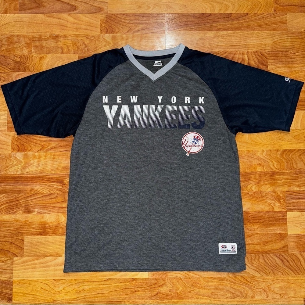 MLB New York Yankees V-Neck Shirt Dri Fit Men's Pullover Baseball Size Unknown